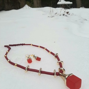 Arany-bordó hosszú lánc-fülbevaló garnitúra műgyanta kockával - ékszer - nyaklánc - statement nyaklánc - Meska.hu