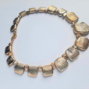 Arany nyakék recés lapokból, galvanizált - ékszer - nyaklánc - statement nyaklánc - Meska.hu