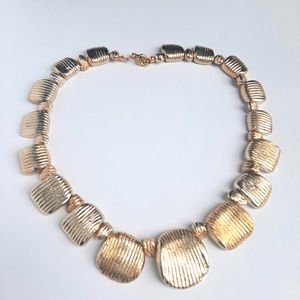 Arany nyakék recés lapokból, galvanizált - ékszer - nyaklánc - statement nyaklánc - Meska.hu