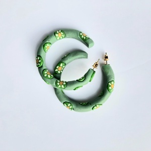 Millefiori margaréta mintás karika fülbevaló - ékszer - fülbevaló - karika fülbevaló - Meska.hu