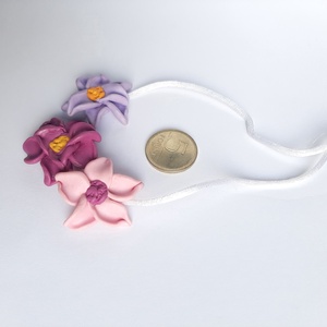 Hármas virág nyaklánc selyem pertlin - ékszer - nyaklánc - statement nyaklánc - Meska.hu