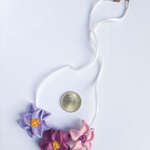 Hármas virág nyaklánc selyem pertlin - ékszer - nyaklánc - statement nyaklánc - Meska.hu