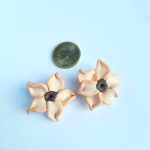 Barackszínű virág klipsz, Ékszer, Fülbevaló, Klipsz, Ékszerkészítés, Gyurma, MESKA