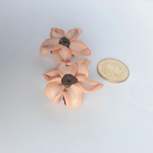 Barackszínű virág klipsz - ékszer - fülbevaló - klipsz - Meska.hu