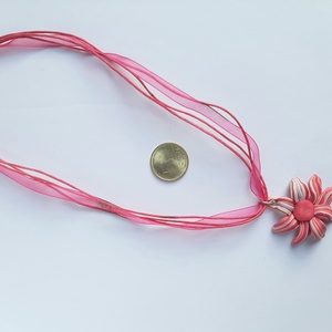 Virág medál pertli-organza szálon, Ékszer, Nyaklánc, Medál, Ékszerkészítés, MESKA