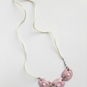 Ovális három korongos lánc tenyésztett gyönggyel - barackszín-fehér, Ékszer, Nyaklánc, Statement nyaklánc, Ékszerkészítés, Gyurma, MESKA