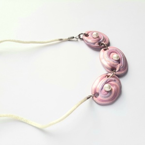 Ovális három korongos lánc tenyésztett gyönggyel - barackszín-fehér - ékszer - nyaklánc - statement nyaklánc - Meska.hu