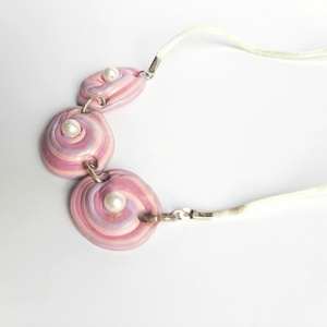 Ovális három korongos lánc tenyésztett gyönggyel - barackszín-fehér - ékszer - nyaklánc - statement nyaklánc - Meska.hu