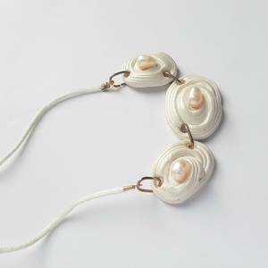 Ovális három korongos lánc tenyésztett gyönggyel - fehér - ékszer - nyaklánc - statement nyaklánc - Meska.hu