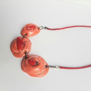 Ovális három korongos lánc korallal - Meska.hu