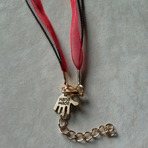 Piros Gerbera medál  - ékszer - nyaklánc - medálos nyaklánc - Meska.hu