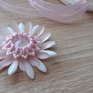 Rózsaszín, fehér Gerbera medál - ékszer - nyaklánc - medál - Meska.hu