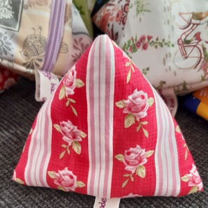 Tetraéder kulcs-, ill. pénztartó - táska & tok - kulcstartó & táskadísz - kulcstartó - Meska.hu