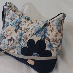 Virágos táska kékben - táska & tok - kézitáska & válltáska - vállon átvethető táska - Meska.hu