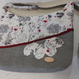 Virágos táska szürkében - táska & tok - kézitáska & válltáska - vállon átvethető táska - Meska.hu