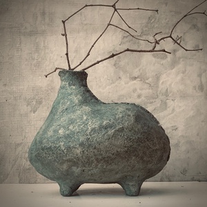 Aomori  Zöld Őrző  wabi-sabi, otthon, egyedi, papírbeton, minimalista, dekoráció, váza, Otthon & Életmód, Dekoráció, Virágdísz és tartó, Váza, Szobrászat, MESKA