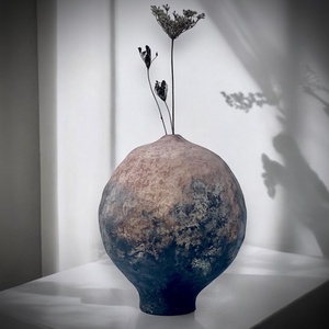 Nozomi - wabi-sabi, otthon, egyedi, papír, beton, minimalista, dekoráció, váza, Otthon & Életmód, Virágdekoráció, Virágtartó, Váza, Szobrászat, MESKA
