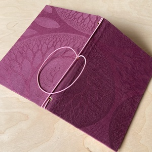 Selymesen fénylő, fésült pamut borítós füzettartó, füzetborító, traveller's notebook, A/5, keménytáblás, lila  - otthon & életmód - papír, írószer - könyv- és füzetborító - Meska.hu