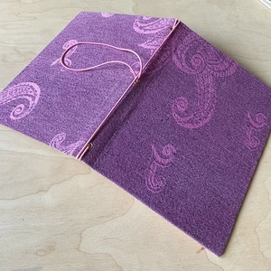Füzettartó, füzetborító, traveller's notebook, A/5, keménytáblás, textilborítós, rózsaszín - otthon & életmód - papír, írószer - könyv- és füzetborító - Meska.hu