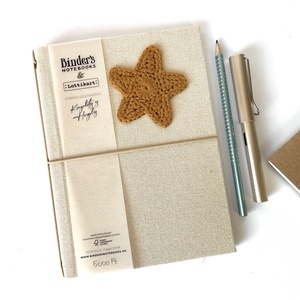 Horgolt csillagos natúr füzettartó, füzetborító, traveller's notebook, A/5, keménytáblás 2, Otthon & Életmód, Papír, írószer, Könyv- és füzetborító, Könyvkötés, MESKA