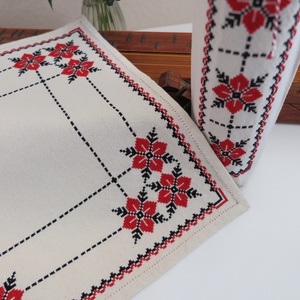 Tiszavidéki, beregi keresztszemes hímzett kisterítő és bortartó szett (1.) - otthon & életmód - konyhafelszerelés, tálalás - tálalás - tálalás - Meska.hu