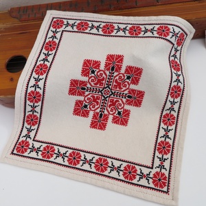 Tiszavidéki, beregi keresztszemes hímzett kisterítő és bortartó szett (5.) - otthon & életmód - konyhafelszerelés, tálalás - tálalás - tálalás - Meska.hu