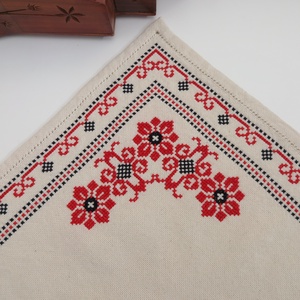 Tiszavidéki, beregi keresztszemes hímzett kisterítő és bortartó szett (9.) - otthon & életmód - konyhafelszerelés, tálalás - tálalás - tálalás - Meska.hu