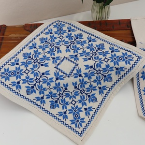 Tiszavidéki, beregi keresztszemes hímzett kisterítő és bortartó szett (11.) - otthon & életmód - konyhafelszerelés, tálalás - tálalás - tálalás - Meska.hu