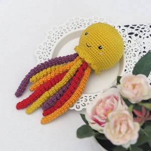 Horgolt sárga polip alvóka babajáték - Meska.hu