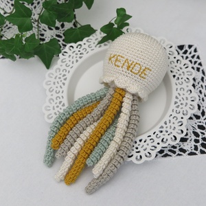 Horgolt krém polip alvóka babajáték - baba - mama - baba játékok - szundikendő, alvóka - Meska.hu