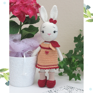 Horgolt, öltöztethető Rózi nyuszi, Játék & Sport, Plüssállat & Játékfigura, Nyuszi, Horgolás, MESKA