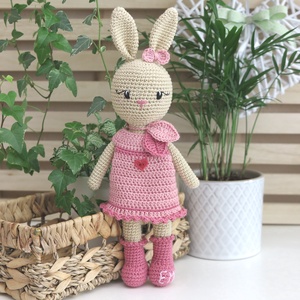 Horgolt, öltöztethető Rózi nyuszi - játék & sport - plüssállat & játékfigura - nyuszi - Meska.hu
