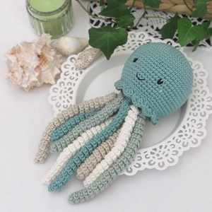 Babaváró ajándék: Horgolt zsálya polip újszülötteknek - Bababarát alvóka (100% pamut) - Meska.hu