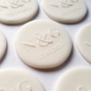 Személyre szabható kekszpecsétek esküvői témában - kellékek & szerszámok - díszíthető tárgyak - kerámia - Meska.hu