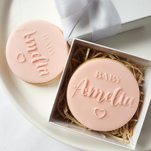 Keksz, mézeskalács, fondant és sütipecsét személyre szabható baba névvel, születési dátummal - otthon & életmód - konyhafelszerelés, tálalás - sütés, főzés - sütidísz - Meska.hu
