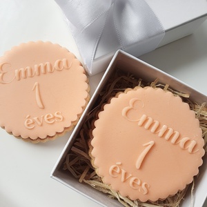 Keksz, mézeskalács, fondant és sütipecsét személyre szabható baba névvel, életkorral - otthon & életmód - konyhafelszerelés, tálalás - sütés, főzés - sütidísz - Meska.hu