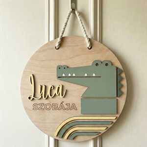 Névtábla ajtóra, egyedi ajtódísz, krokodil mintával, kreatív fotózási kellék, Otthon & Életmód, Dekoráció, Ajtó- és ablak dekoráció, Ajtódísz & Kopogtató, , MESKA