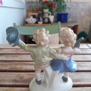 Porcelán, táncoló gyerekpár  - esküvő - dekoráció - asztaldísz - Meska.hu