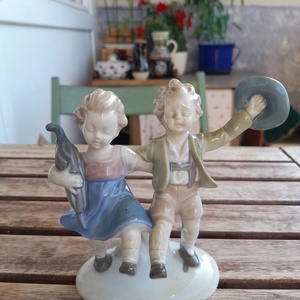 Porcelán, táncoló gyerekpár  - esküvő - dekoráció - asztaldísz - Meska.hu
