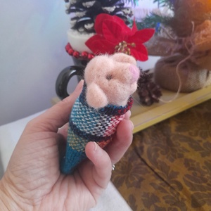 Szerencsemalacka, Karácsony, Karácsonyi ajándékozás, Karácsonyi ajándékcsomagolás, Nemezelés, Varrás, MESKA