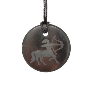 Shungit medál gravírozott nyilas 30mm, Ékszer, Nyaklánc, Medál, , MESKA