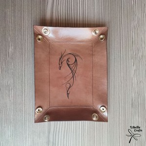 Sárkány sziluettes kockadobó tálca - játék & sport - szerepjáték - Meska.hu