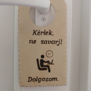 Kétoldalú ajtókilincs tábla - Dolgozom, ne zavarj!  - Meska.hu