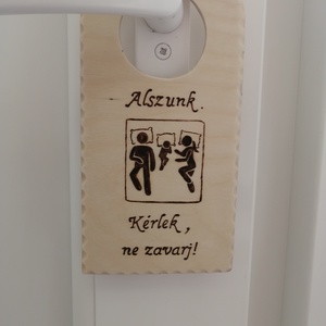 Kétoldalú ajtókilincs tábla - Alszunk, ne zavarj!  - Meska.hu