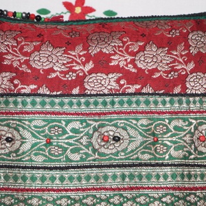 FOGLALT!! Zöld-ezüst-piros, virágos, különleges indiai esküvő, közepes méretű válltáska  - táska & tok - kézitáska & válltáska - válltáska - Meska.hu