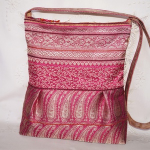 Óarany, pink, virágos, kézzel szőtt, különleges indiai esküvői száriból készült, nagy méretű, pakolós női válltáska  - táska & tok - kézitáska & válltáska - vállon átvethető táska - Meska.hu