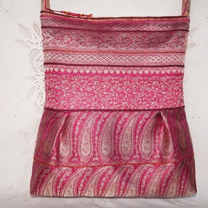 Óarany, pink, virágos, kézzel szőtt, különleges indiai esküvői száriból készült, nagy méretű, pakolós női válltáska  - táska & tok - kézitáska & válltáska - vállon átvethető táska - Meska.hu