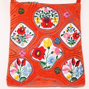Színes, kézzel hímzett, kalocsai virágos, narancssárga, közepes méretű, cipzáros egyedi női válltáska belső zsebekkel 7. - táska & tok - kézitáska & válltáska - vállon átvethető táska - Meska.hu