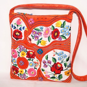 Színes, kézzel hímzett, kalocsai virágos, narancssárga, közepes méretű, cipzáros egyedi női válltáska belső zsebekkel 8. - táska & tok - kézitáska & válltáska - vállon átvethető táska - Meska.hu