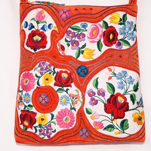 Színes, kézzel hímzett, kalocsai virágos, narancssárga, közepes méretű, cipzáros egyedi női válltáska belső zsebekkel 8. - táska & tok - kézitáska & válltáska - vállon átvethető táska - Meska.hu